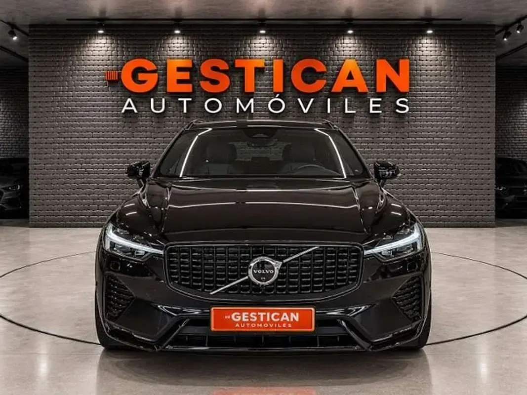 Usado Volvo XC60 R-Design 340 CV (250 kW) 2022 Negro SUV