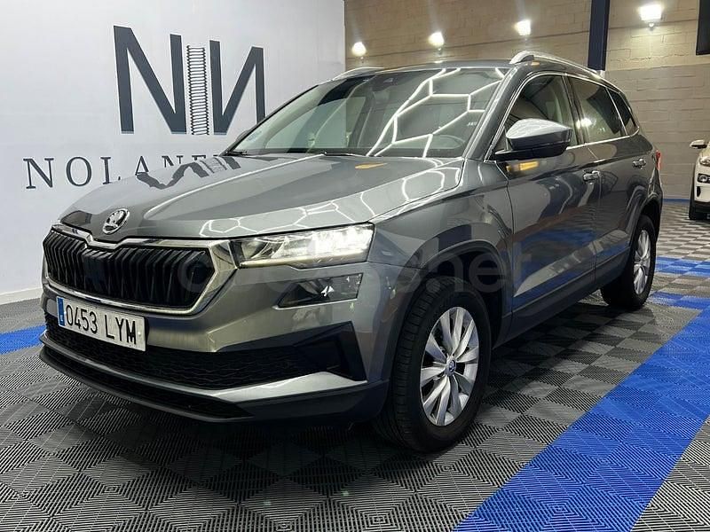 Usado Skoda Karoq Ambition 115 CV (84 kW) 2022 Gris / plata SUV