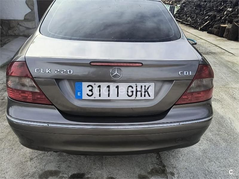 Usado Mercedes CLK220 Avantgarde 150 CV (110 kW) 2008 Beige Coupe