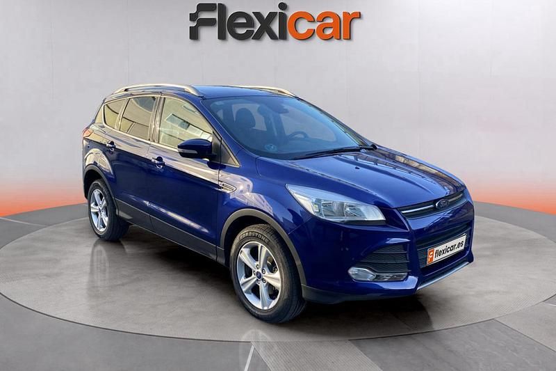 Usado Ford Kuga Trend 120 CV (88 kW) 2016 Azul SUV