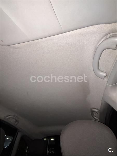 Usado Ford Focus Trend 100 CV (73 kW) 2004 Gris / plata Berlina