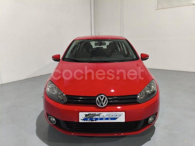 Usado VW Golf VII 105 CV (77 kW) 2012 Rojo Berlina