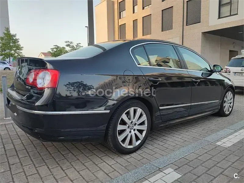 Usado VW Passat R-line 140 CV (102 kW) 2008 Negro Berlina