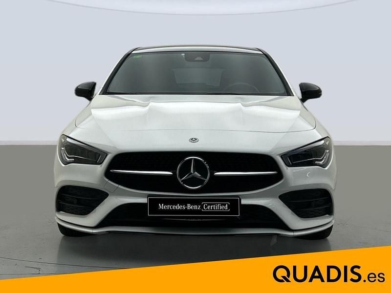 Usado Mercedes CLA200 163 CV (119 kW) 2021 Blanco Familiar