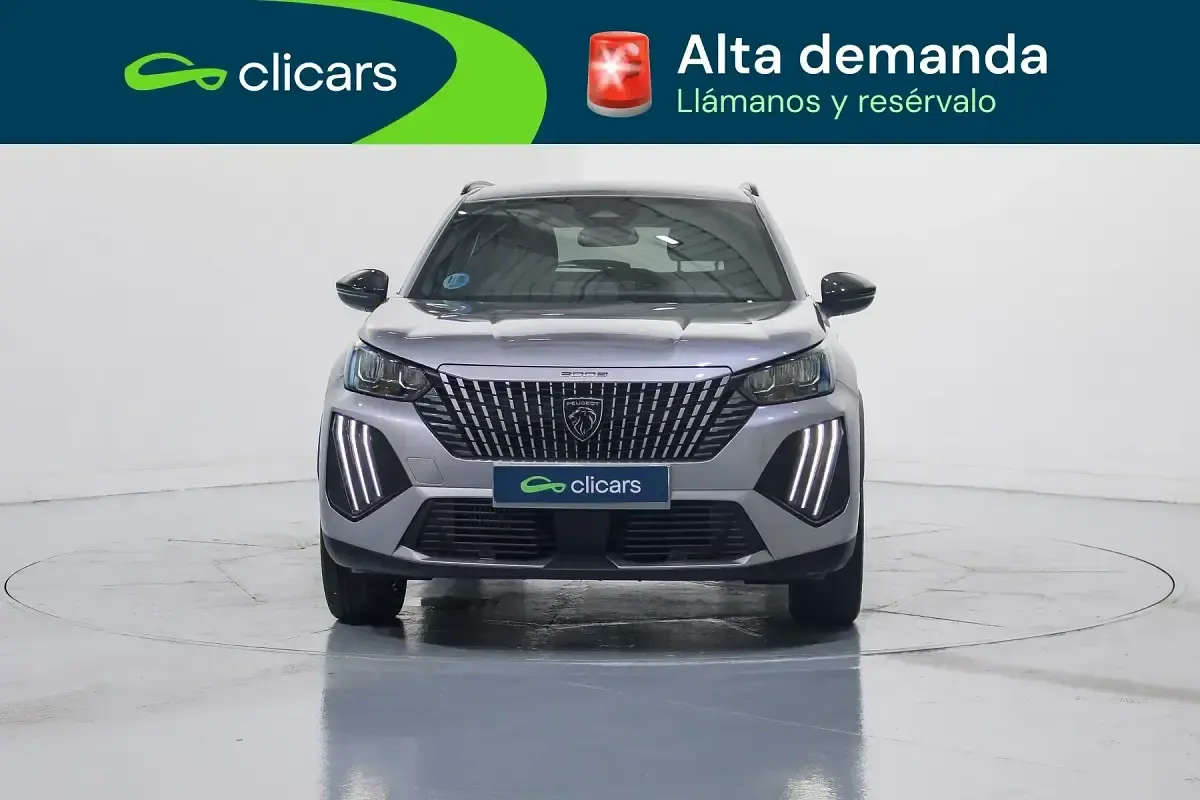 Usado Peugeot 2008 Allure 136 CV (100 kW) 2025 Gris SUV