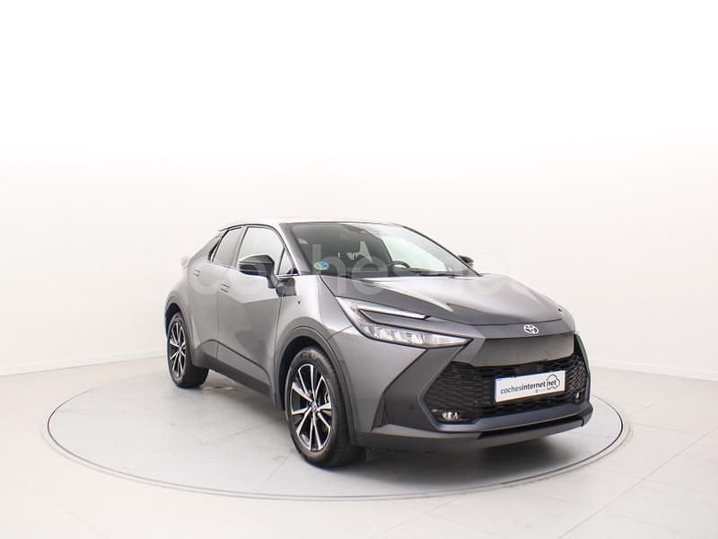 Gris / plata Usado 2024 Toyota C-HR+ Active SUV | 31.900 € - Imagen 1/4