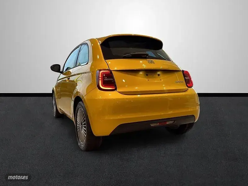 Nuevo Fiat 500 Icon 65 CV (47 kW) 2026 Amarillo Berlina