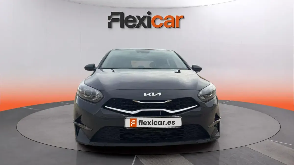 Usado Kia Ceed 136 CV (100 kW) 2023 Gris Utilitario