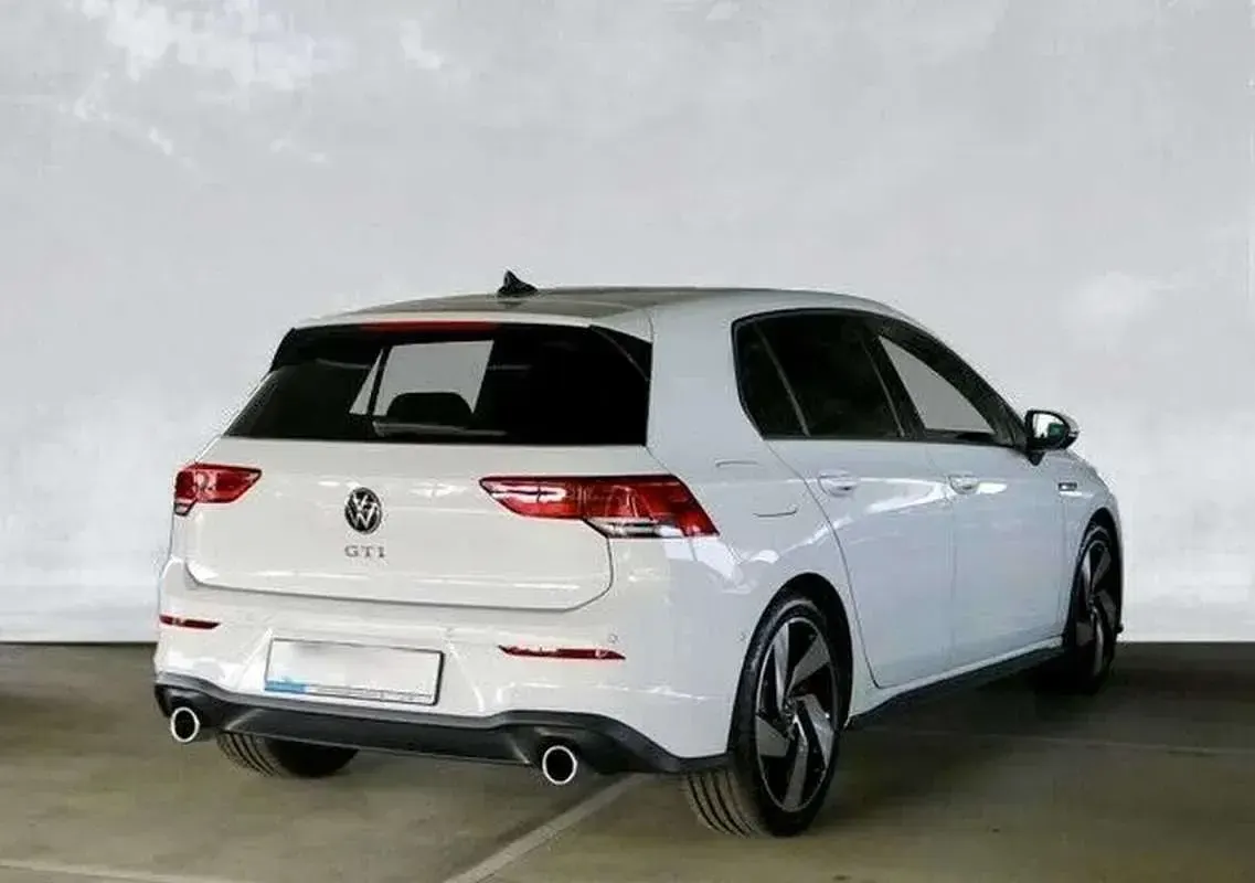 Usado VW Golf VIII GTI 245 CV (180 kW) 2021 Blanco Berlina