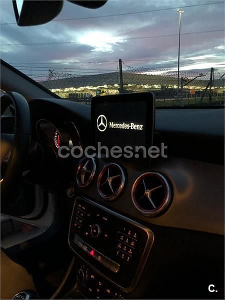 Usado Mercedes CLA200 Shooting Brake AMG line 156 CV (114 kW) 2016 Blanco Familiar