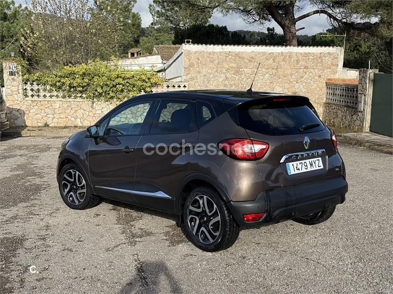 Usado Renault Captur Zen 120 CV (88 kW) 2014 Marrón SUV