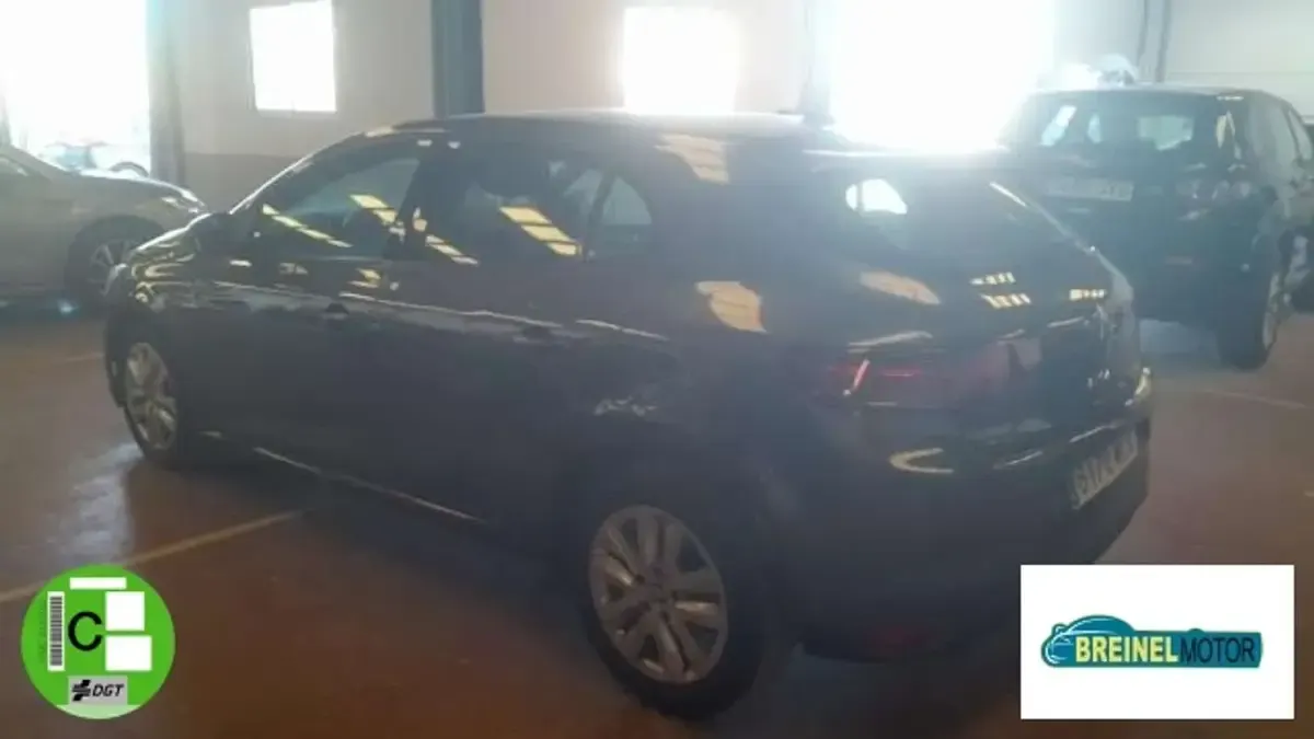 Usado Renault Mégane LIMITED 110 CV (80 kW) 2023 Gris Utilitario