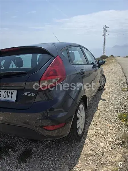 Usado Ford Fiesta Trend 68 CV (50 kW) 2010 Negro Berlina