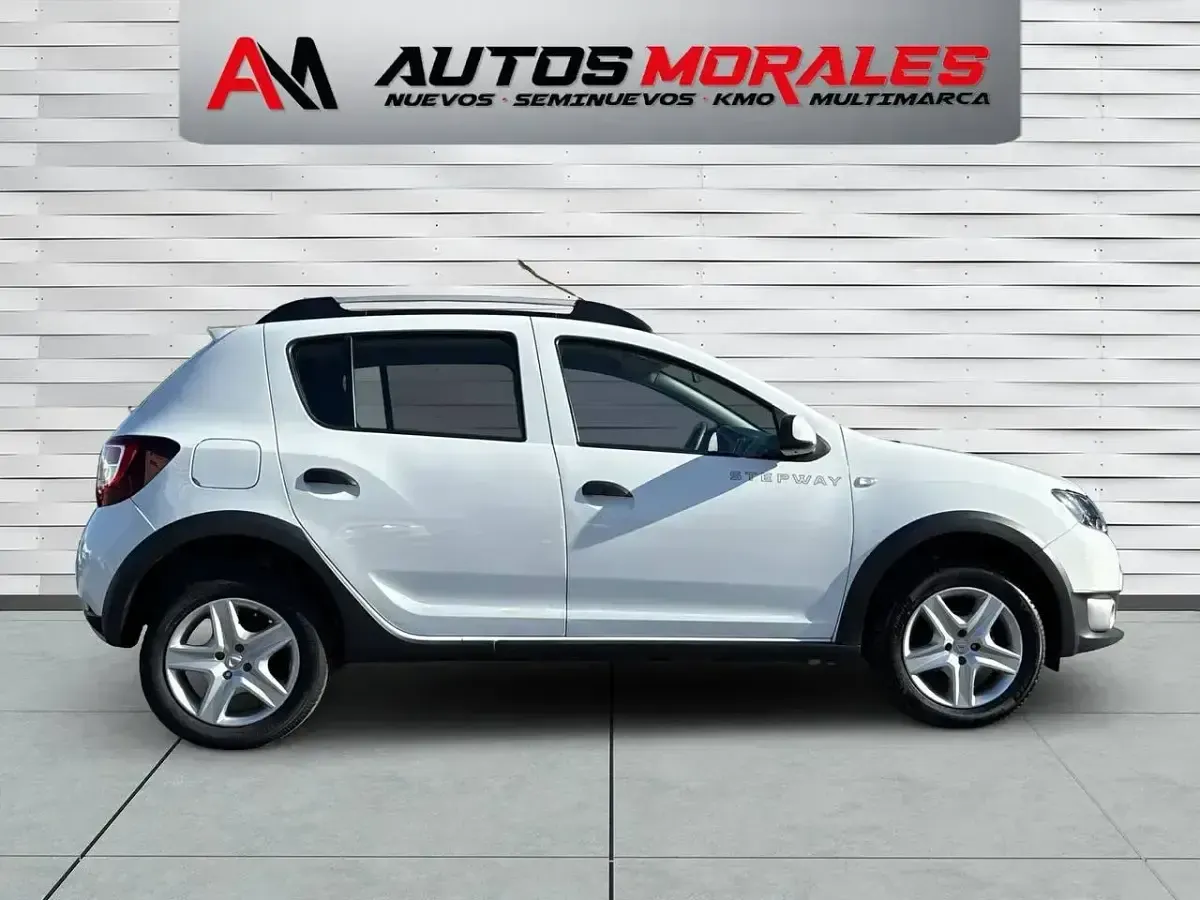 Käytetty Dacia Sandero Stepway 90 HP (66 kW) 2016 Valkoinen Viistoperä