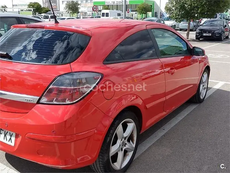 Usado Opel Astra GTC Sport 100 CV (73 kW) 2007 Rojo Berlina