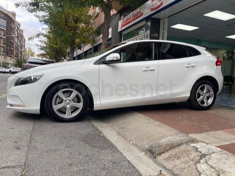 Usado Volvo V40 Kinetic 122 CV (89 kW) 2017 Blanco Berlina