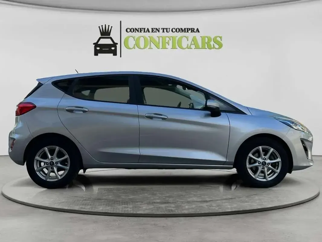 Usado Ford Fiesta Trend 86 CV (63 kW) 2018 Plateado Utilitario
