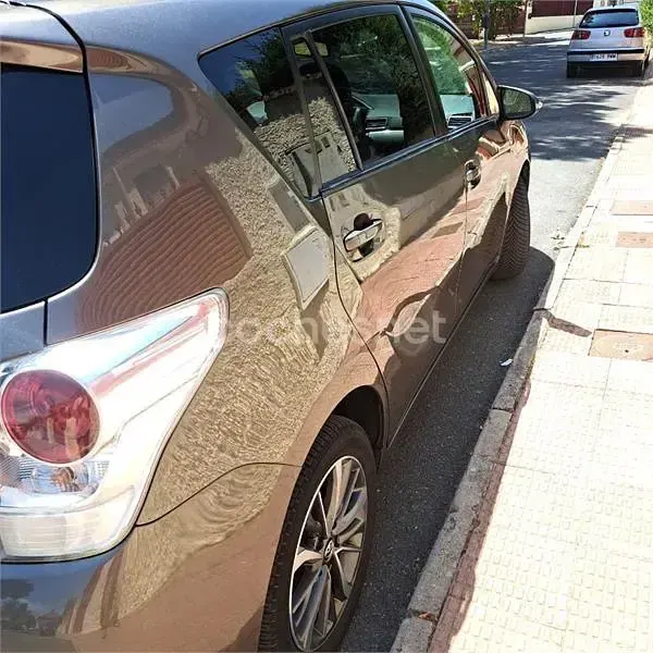 Usado Toyota Verso Advance 112 CV (82 kW) 2016 Marrón Monovolumen