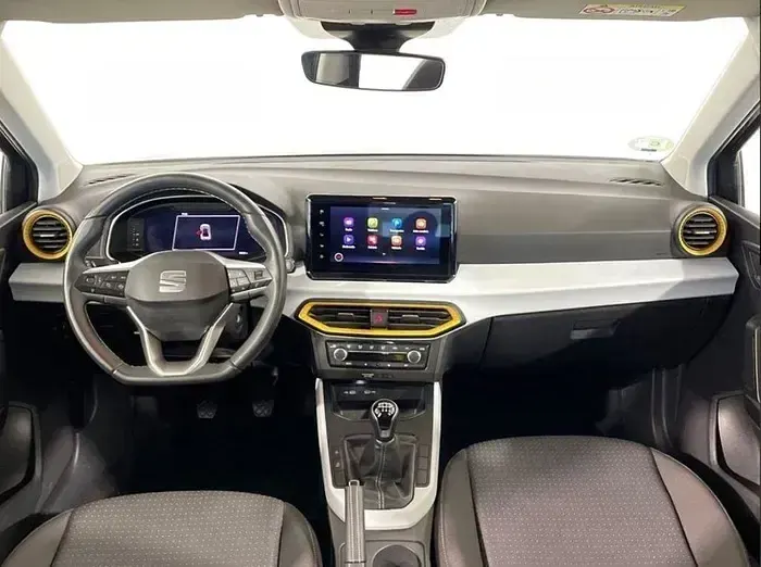 Usado Seat Arona Style 115 CV (84 kW) 2024 Gris plata SUV