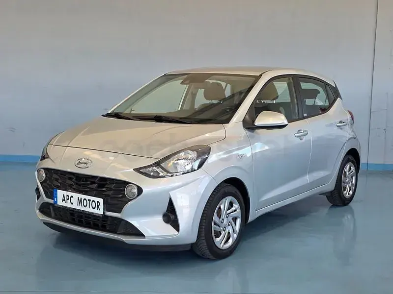 Usado Hyundai i10 67 CV (49 kW) 2021 Gris / plata Utilitario