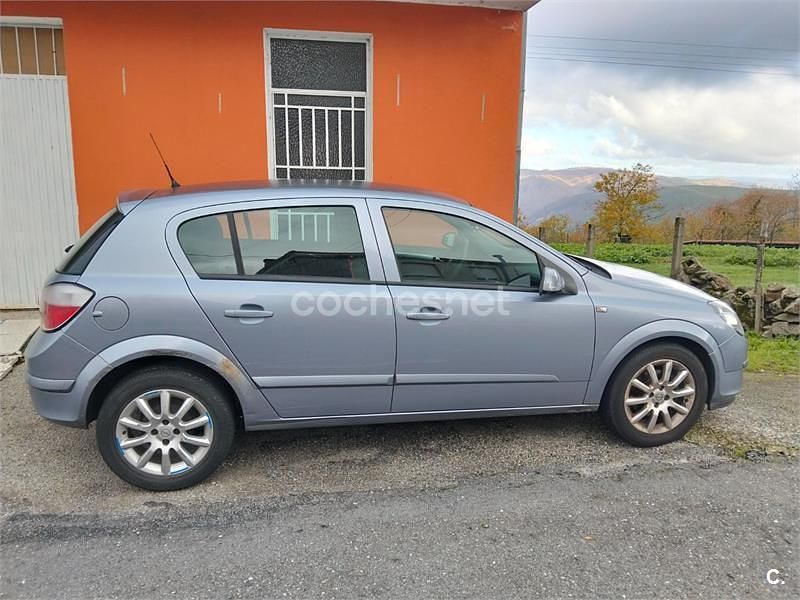 Gris / plata Usado 2005 Opel Astra Enjoy Berlina | 2400 € (Super precio) - Imagen 1/4