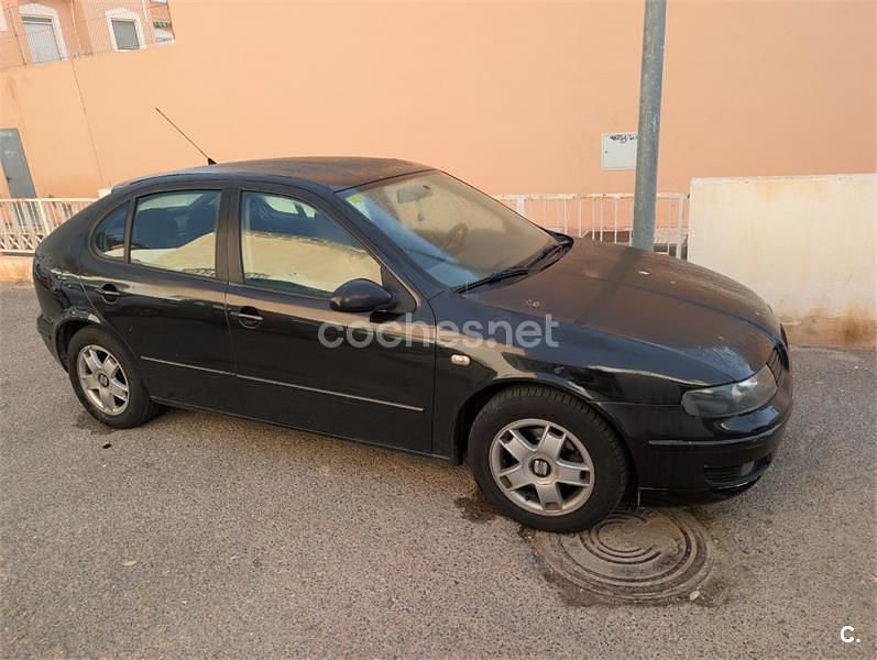 Usado Seat Leon Stella 110 CV (80 kW) 2005 Negro Utilitario