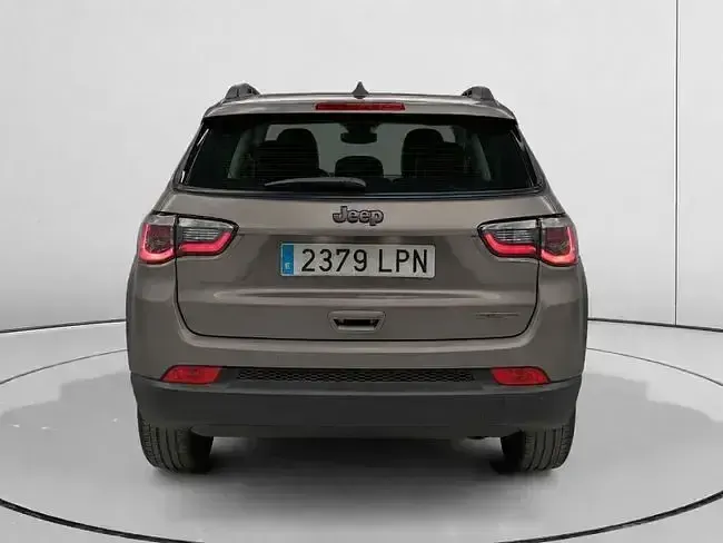 Usado Jeep Compass Night Eagle 130 CV (95 kW) 2021 Gris SUV