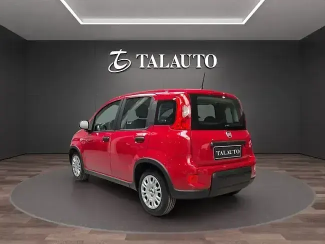 Nuevo Fiat Panda 70 CV (51 kW) 2025 Rojo Utilitario