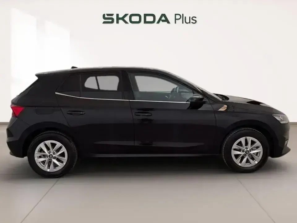 Usado Skoda Fabia Selection 95 CV (69 kW) 2025 Negro Utilitario
