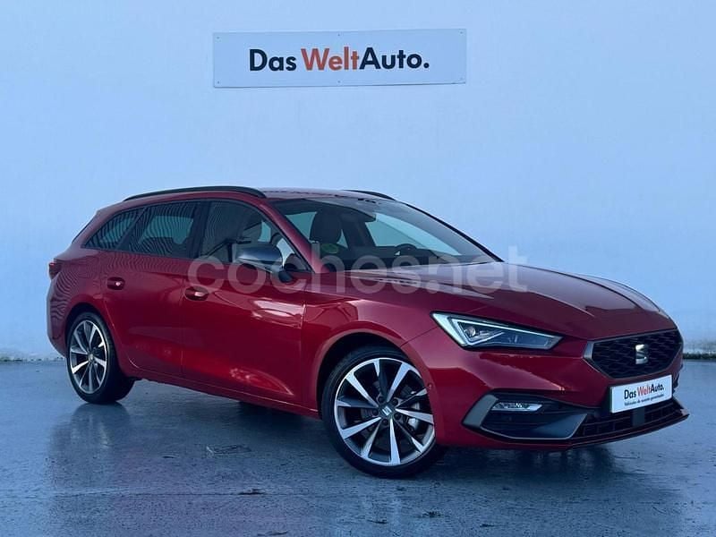 Rojo Usado 2025 Seat Leon FR Berlina | 24.900 € (Precio justo) - Imagen 1/4