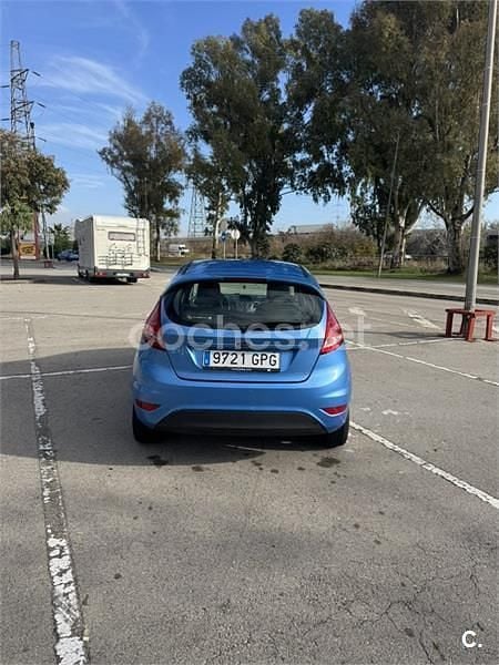 Usado Ford Fiesta Trend 82 CV (60 kW) 2009 Azul Berlina