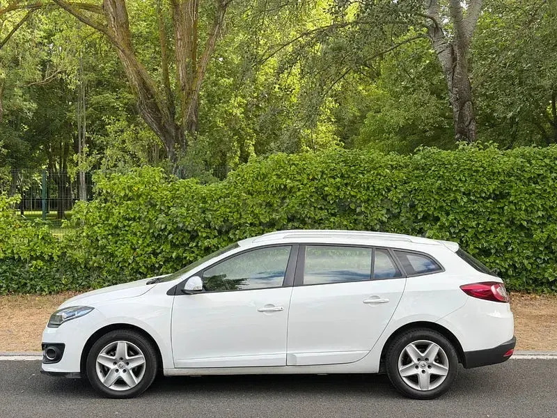 Usado Renault Mégane GrandTour Business 110 CV (80 kW) 2015 Blanco Familiar