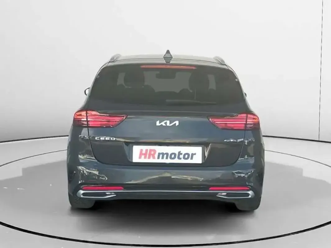 Usado Kia Ceed GT-Line 120 CV (88 kW) 2023 Gris Utilitario