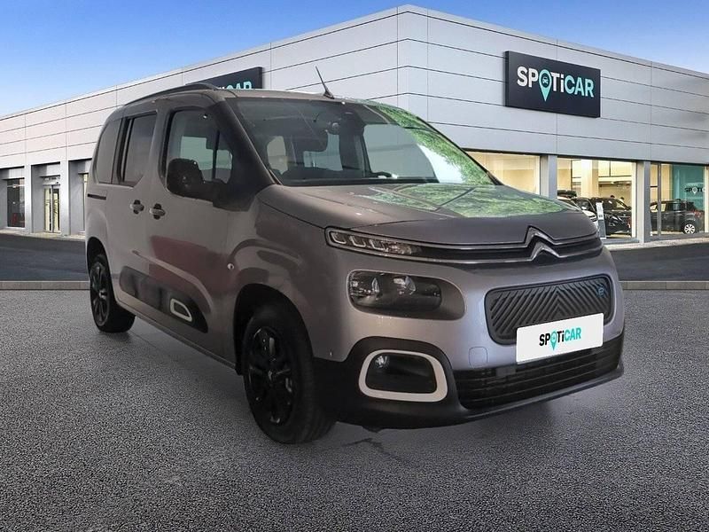Usado Citroën Berlingo Shine 100 kW (136 CV) 2024 Gris Monovolumen