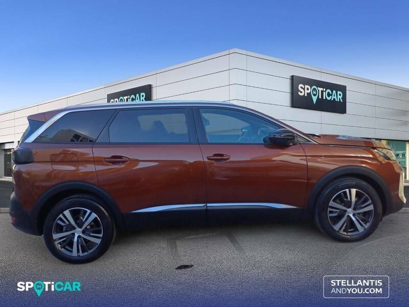 Usado Peugeot 5008 Allure 131 CV (96 kW) 2023 Naranja Monovolumen