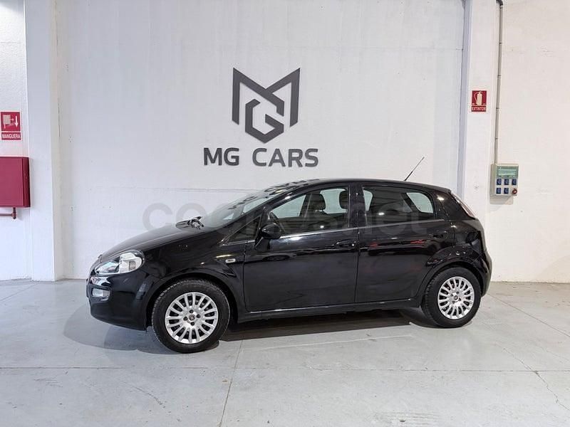 Usado Fiat Punto Pop 69 CV (50 kW) 2014 Negro Utilitario