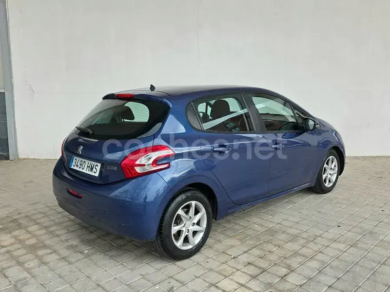 Usado Peugeot 208 Allure 95 CV (69 kW) 2012 Violeta / lila Utilitario