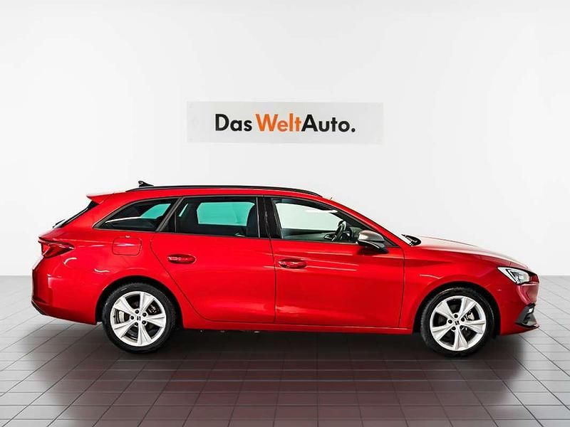 Usado Seat Leon ST FR 150 CV (110 kW) 2024 Rojo Familiar