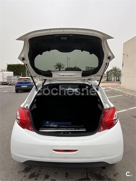 Usado Peugeot 208 Style 68 CV (50 kW) 2015 Blanco Utilitario