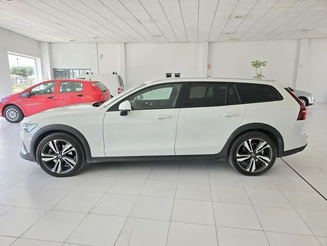Usado Volvo V60 CC Pro 190 CV (139 kW) 2020 Blanco Familiar