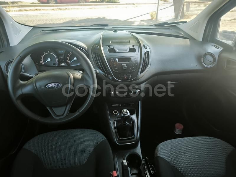 Usado Ford Tourneo Courier Sport 100 CV (73 kW) 2018 Gris / plata Monovolumen