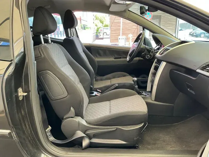 Usado Peugeot 207 Active 95 CV (69 kW) 2011 Negro Berlina