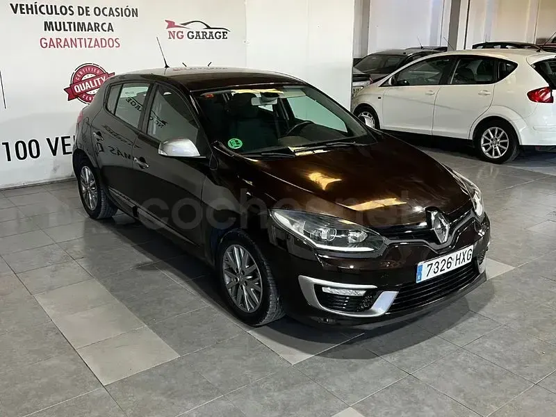 Usado Renault Mégane Life 115 CV (84 kW) 2014 Marrón Berlina