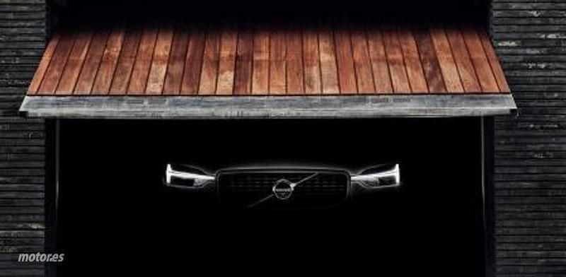 Plateado Usado 2024 Volvo XC40 SUV | 33.900 € - Imagen 1/1