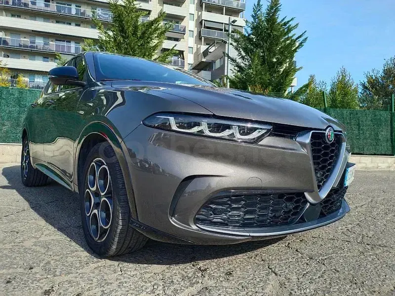 Usado Alfa Romeo Tonale Ti 130 CV (95 kW) 2023 Beige SUV