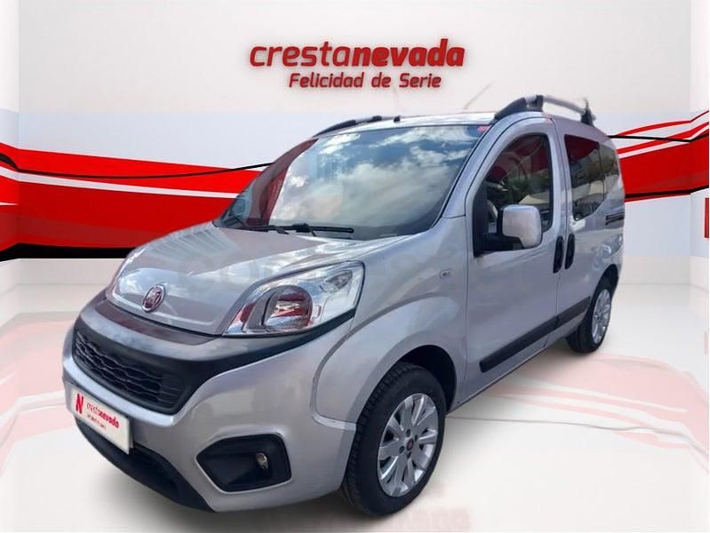 Usado Fiat Qubo Lounge 70 CV (51 kW) 2019 Gris / plata Monovolumen