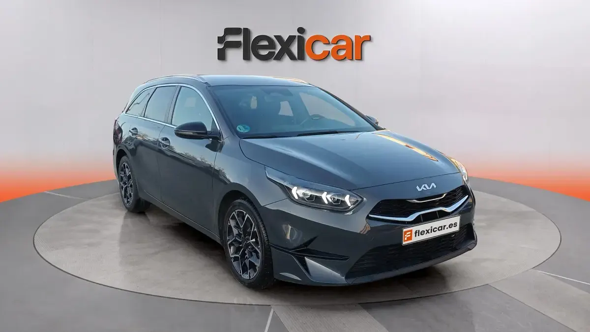 Usado Kia Ceed Style 100 CV (73 kW) 2025 Gris Utilitario