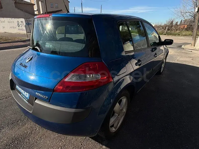Usado Renault Mégane Dynamique 105 CV (77 kW) 2006 Azul Berlina