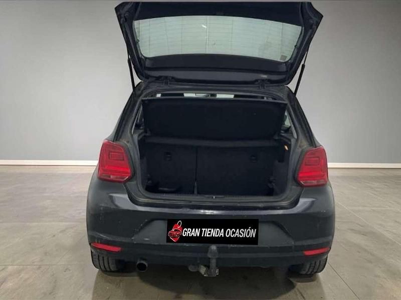 Usado VW Polo Advance 90 CV (66 kW) 2015 Negro Utilitario