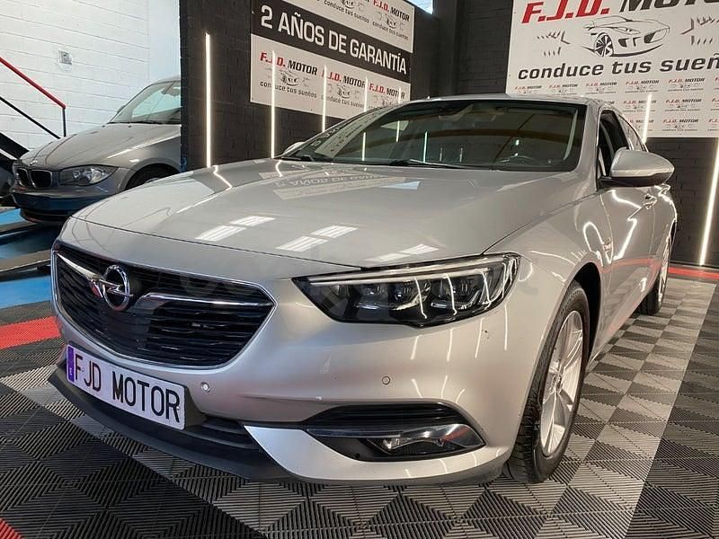 Usado Opel Insignia Innovation 136 CV (100 kW) 2020 Gris / plata Berlina